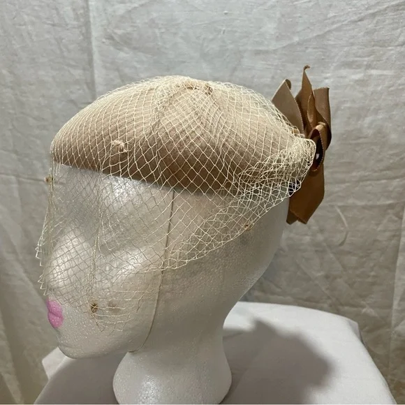Beret style Fascinator hat. Vintage. Rare.Doeskin felt/100%wool. 50’s style - Picture 2 of 7